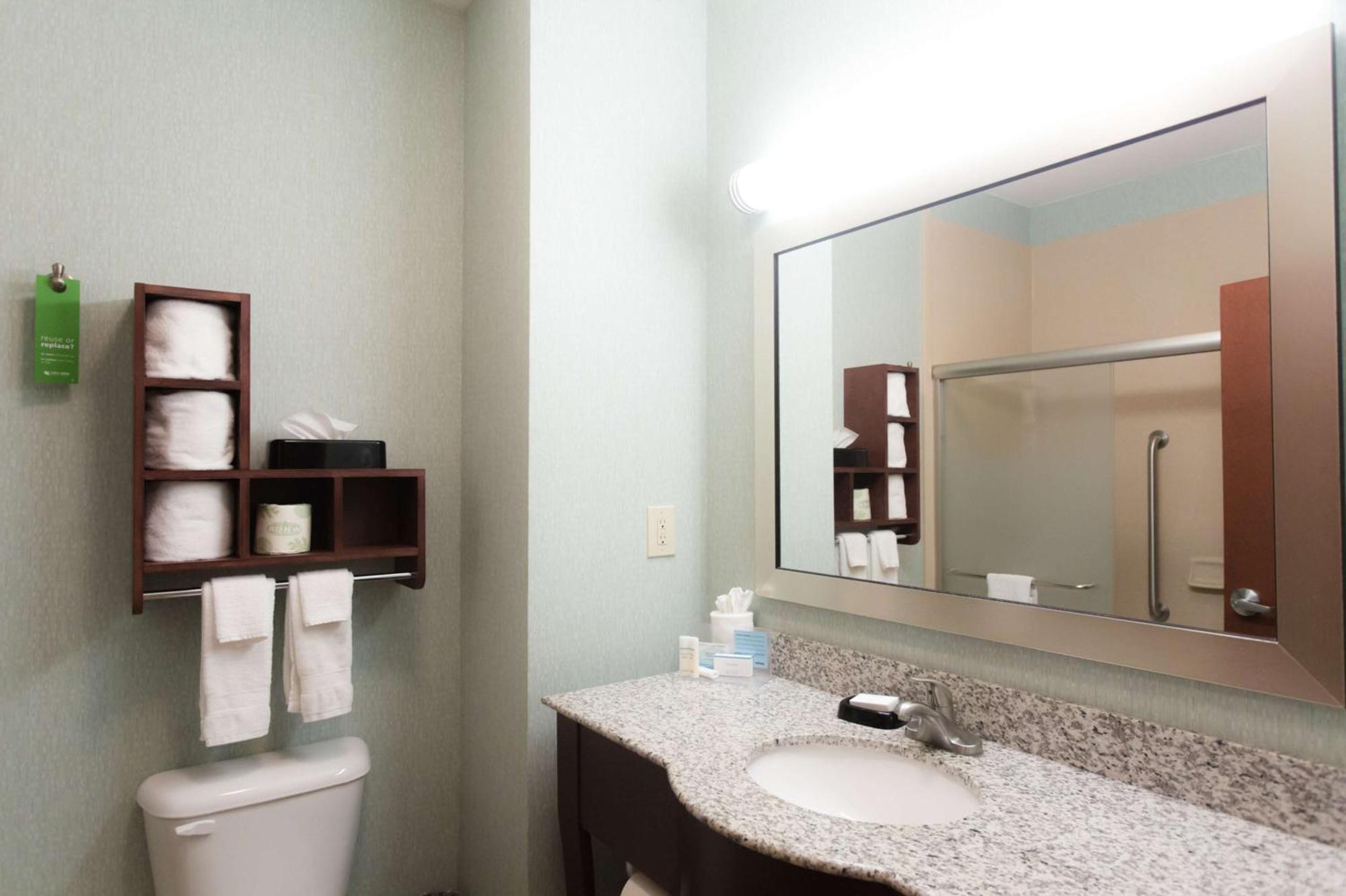 Hampton Inn & Suites Middlebury Eksteriør billede